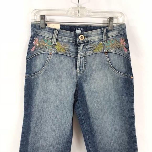 DNG Juniors Capri Jeans Rhinestones Embelishments - Picture 6 of 6